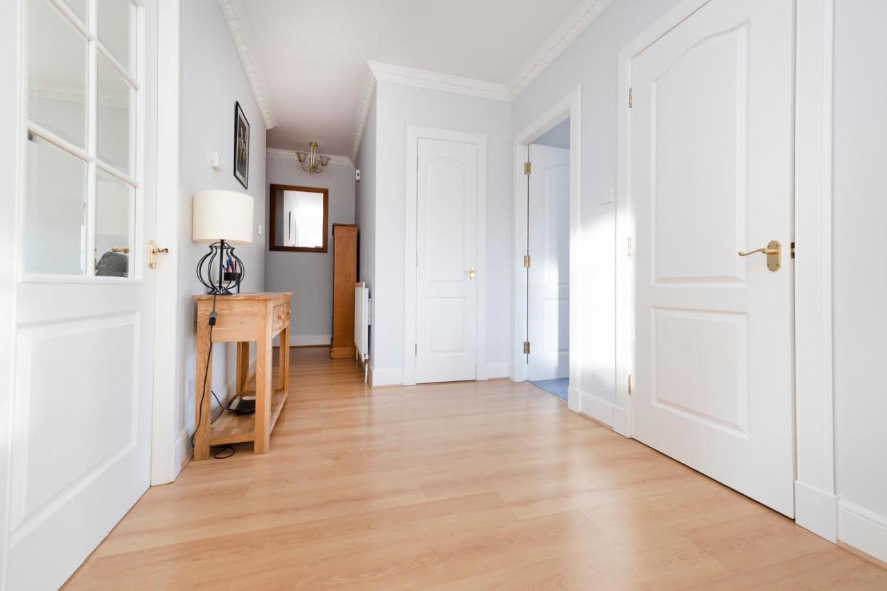 Joivy Modern Flat With Free Parking Apartman EDI Kültér fotó